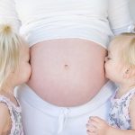 Dấu hiệu nhận biết mẹ đang mang thai đôi