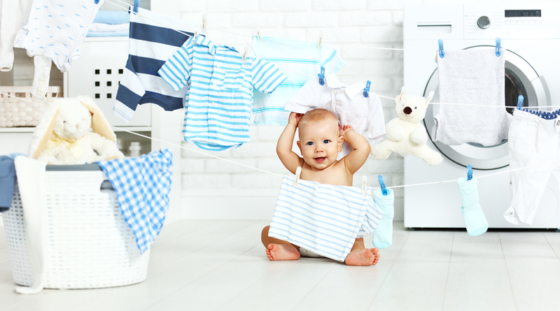 Giặt quần áo cho bé