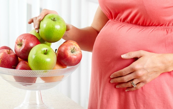 Ăn táo khi mang thai được không ?