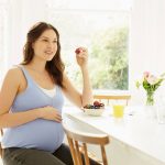 Mẹ bầu bị đầy bụng khó tiêu phải làm sao ?