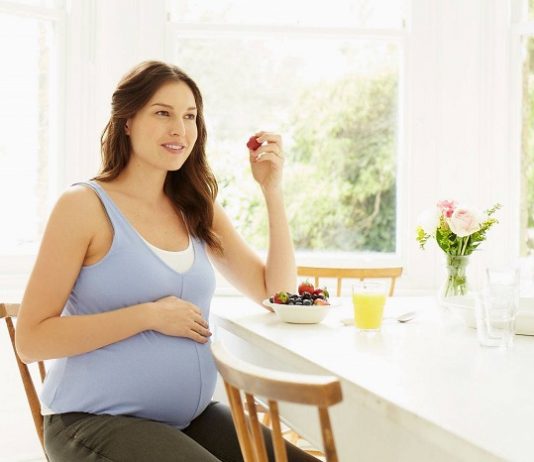 Mẹ bầu bị đầy bụng khó tiêu phải làm sao ?