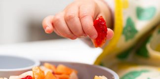 Những lưu ý quan trọng khi cho trẻ dưới 1 tuổi ăn hoa quả