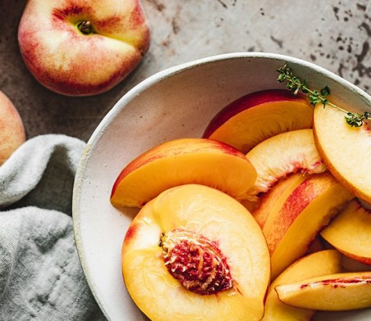 Mẹ bầu ăn đào có sao không? Tại sao phải kiêng ăn đào?