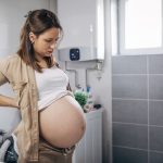 Bầu đau bụng kèm tiêu chảy: Xử trí an toàn tại nhà & khi nào đi khám ngay