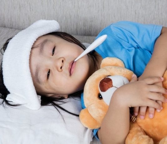 Trẻ bị cúm A khi nào cần nhập viện? 7 dấu hiệu cảnh báo bố mẹ không được bỏ qua