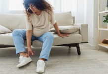 Mẹ bầu đi sự kiện đông người: Bí quyết giữ đôi chân không bị sưng đau, mỏi mệt Me-bau-di-su-kien-dong-nguoi-bi-quyet-giu-doi-chan-khong-bi-sung-dau-moi-met-2